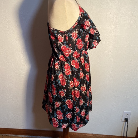 Final Touch dress - Picture 3 of 5